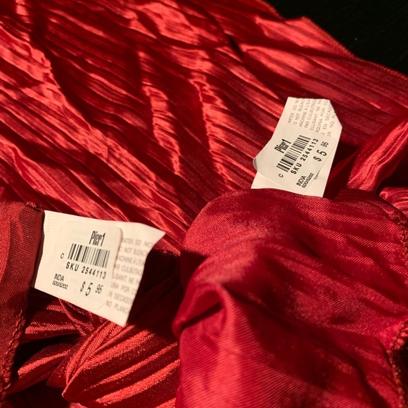 Gorgeous Cranberry Red Napkins 20” X 20” Made in India for Pier 1 Imports BNWT - Picture 3 of 3